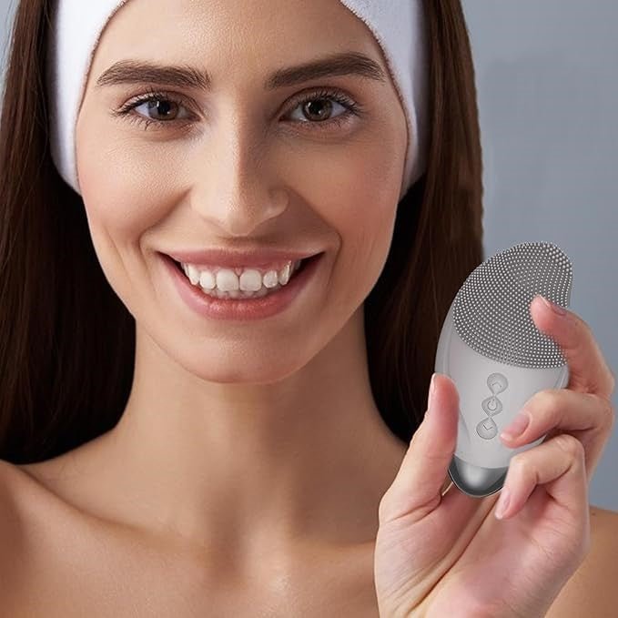 Brosse-nettoyante-visage-gris