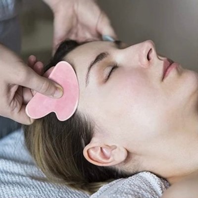 rouleau-de-jade-guasha-rose-bienfaits