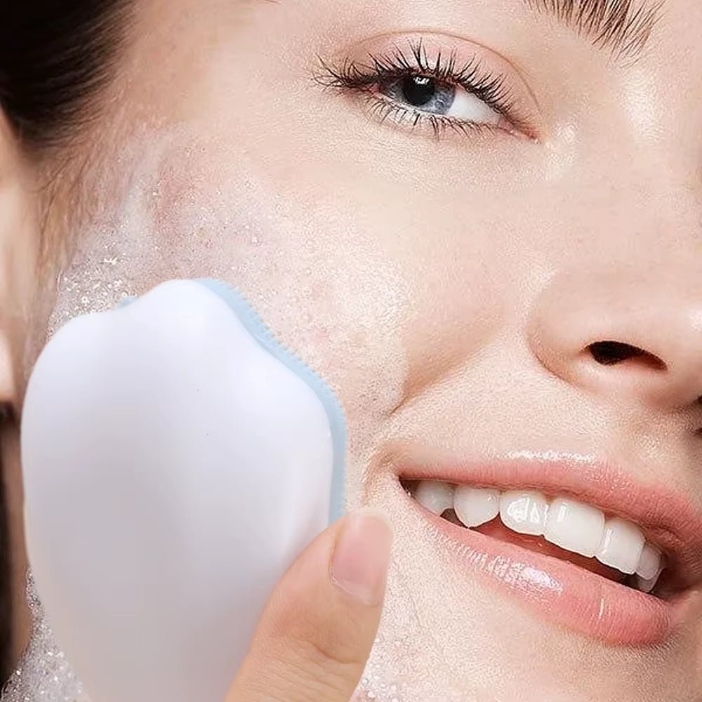 brosse-nettoyante-visage-peau-jeune